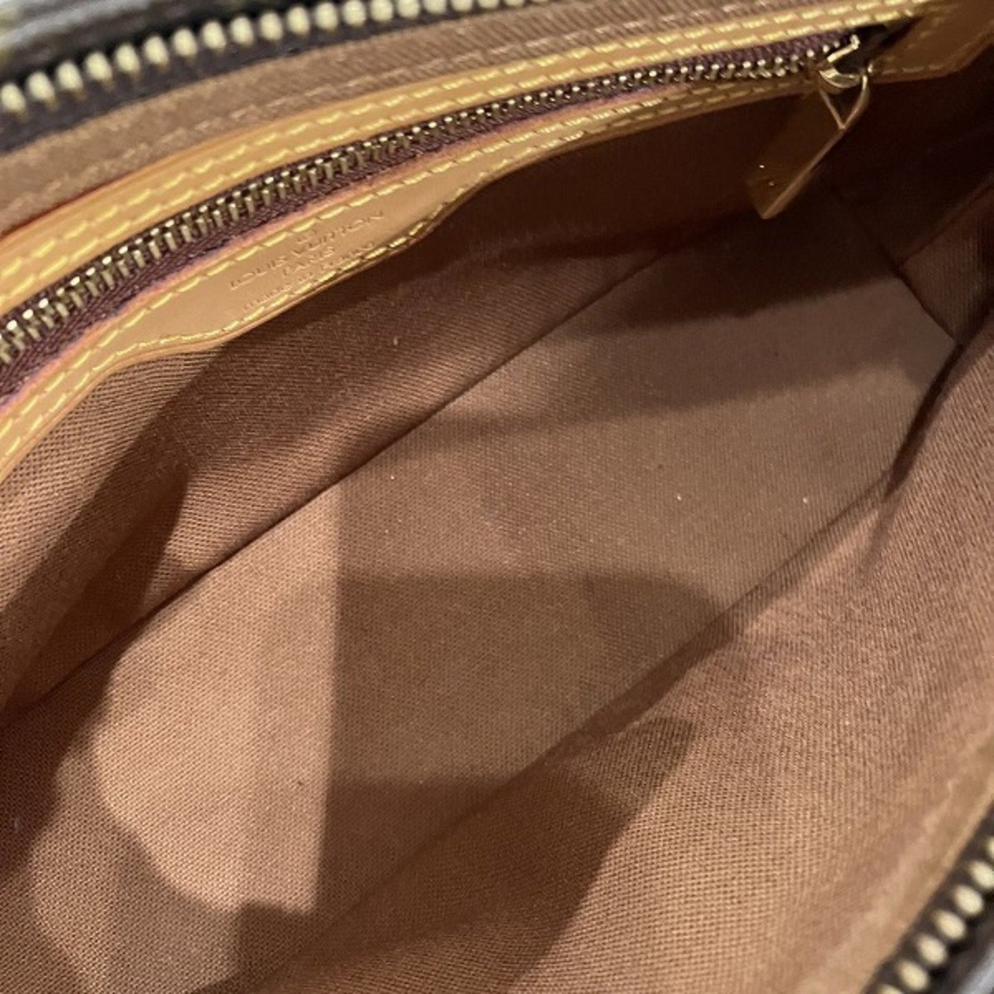 Louis Vuitton Trotteur  Canvas Shoulder Bag ()