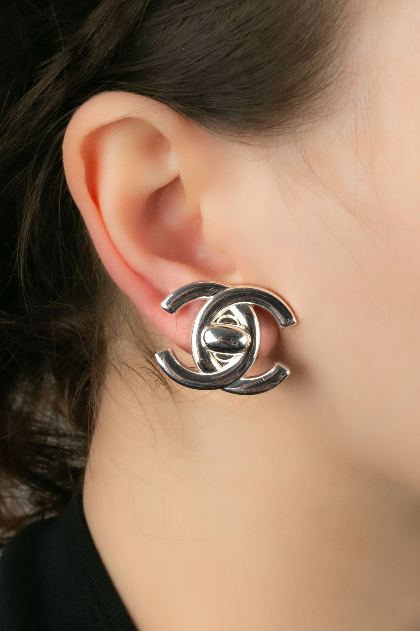 Boucles d'oreilles tourniquet Chanel