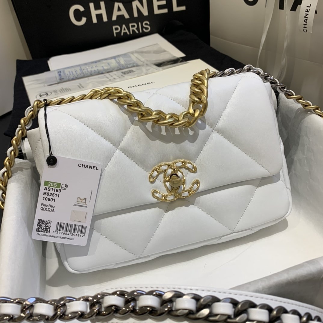 CHANEL 19 Flap Bag
