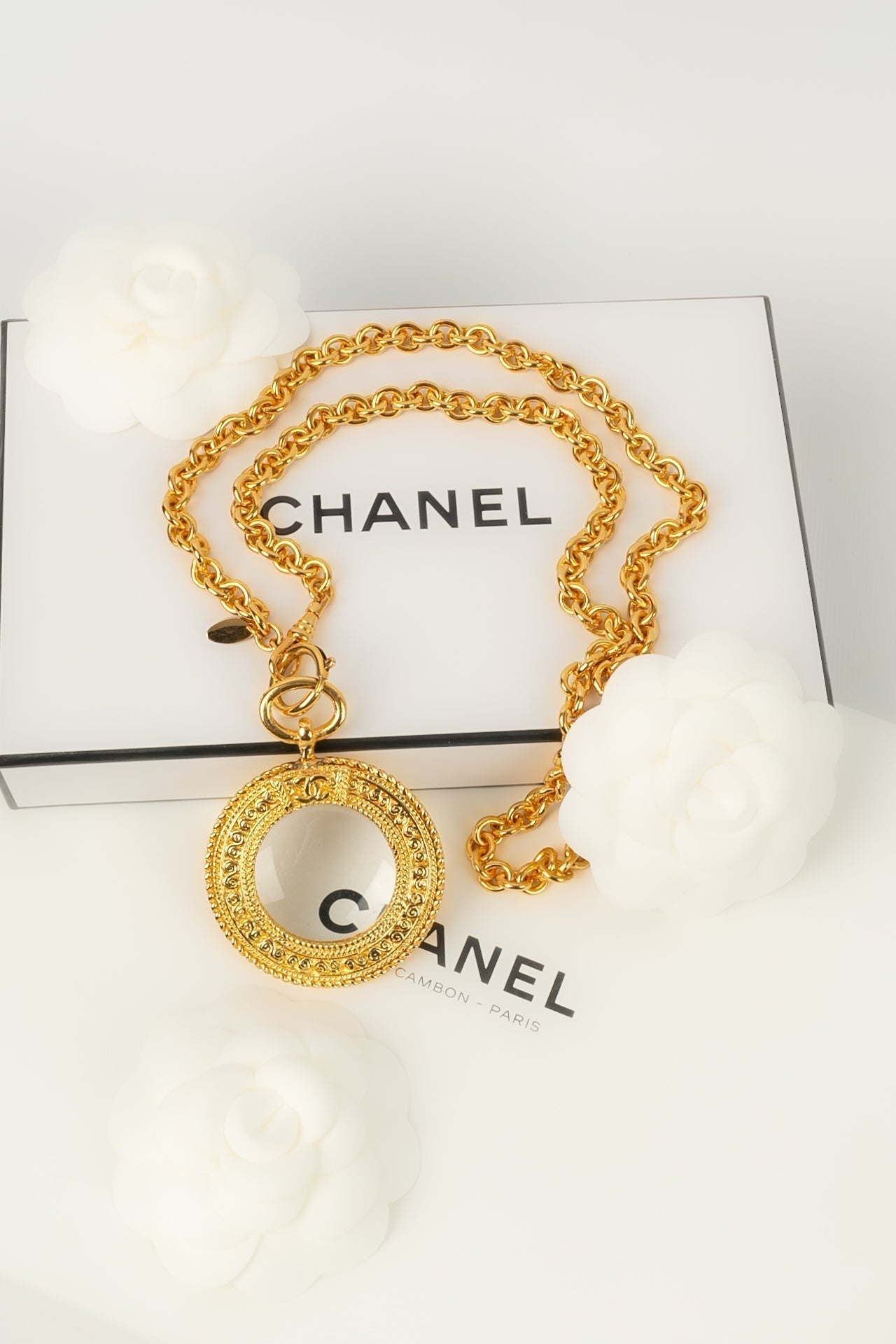 Collier loupe Chanel
