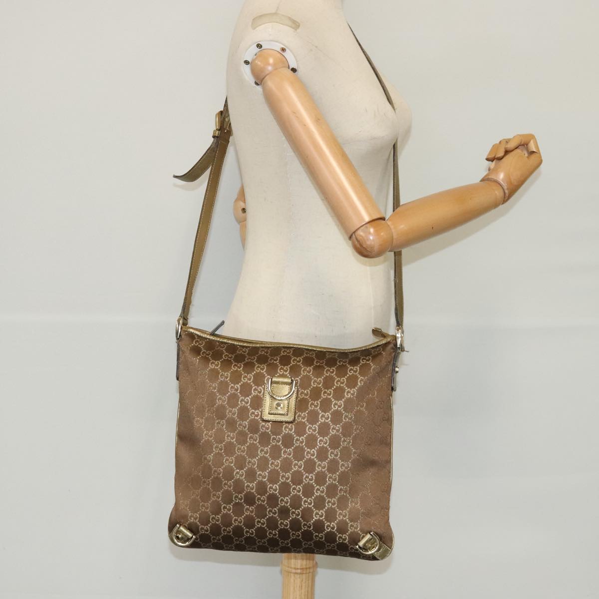 Gucci Abbey Brown Canvas Shoulder Bag ()