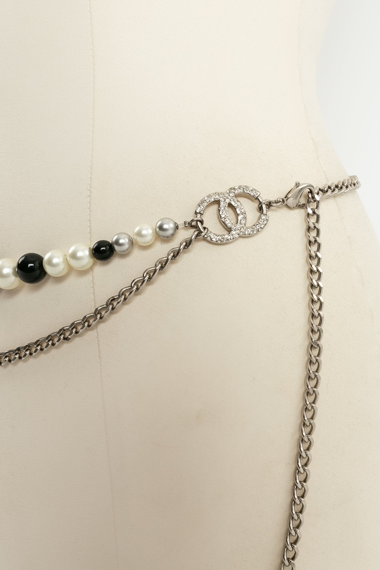 Ceinture argentée Chanel Printemps 2004