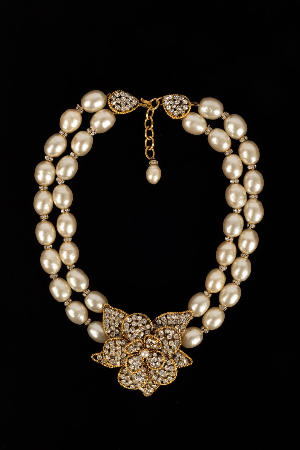 Collier camélia Chanel