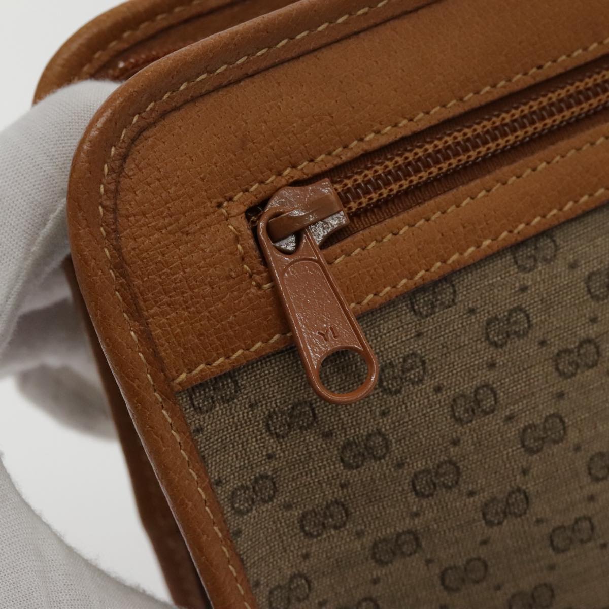 Gucci Beige Canvas Clutch Bag ()