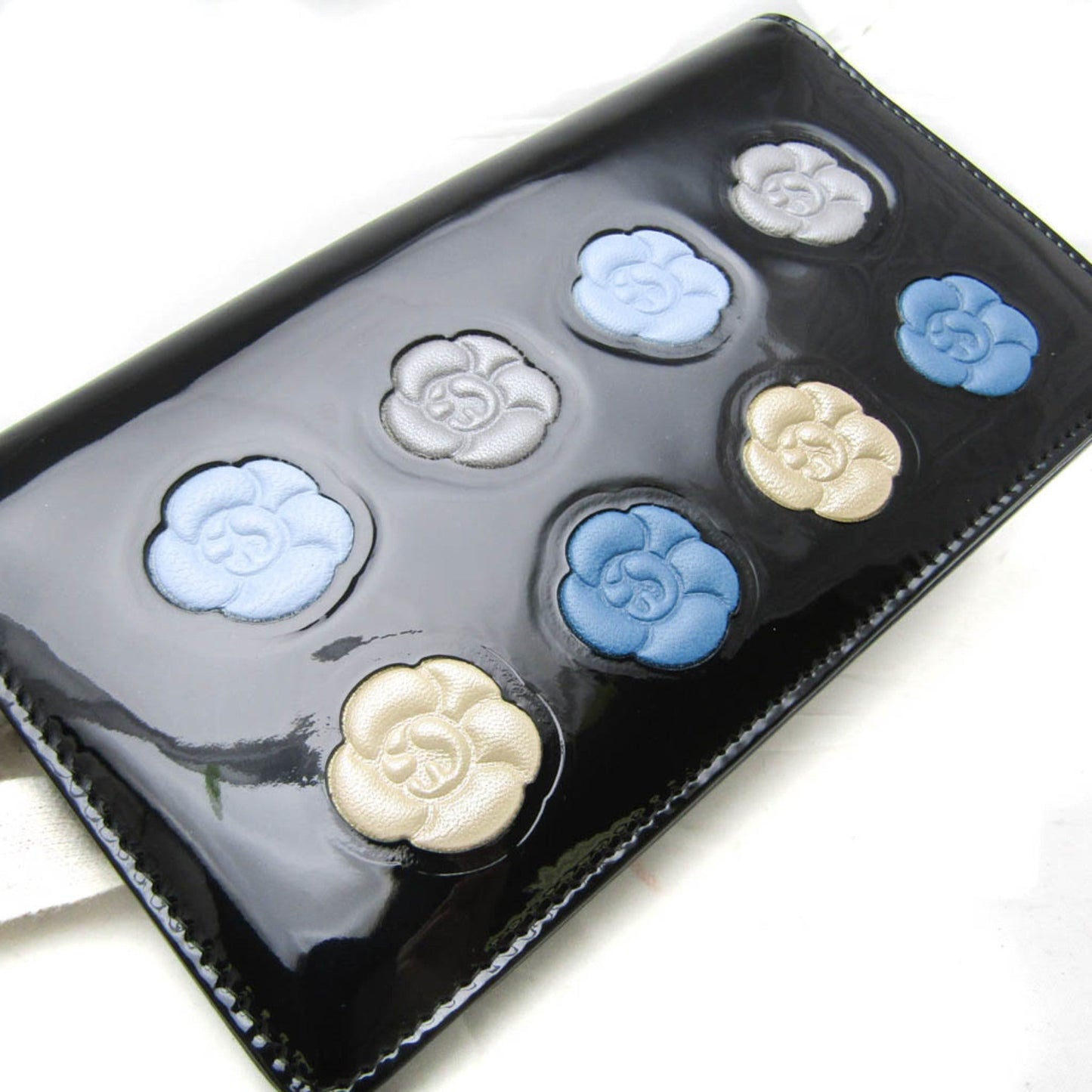 Chanel Camellia Black Patent Leather Wallet  ()