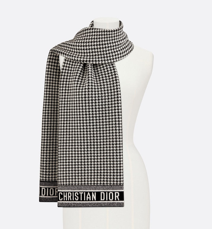 30 Montaigne Scarf • Black and White Blended Cashmere Knit