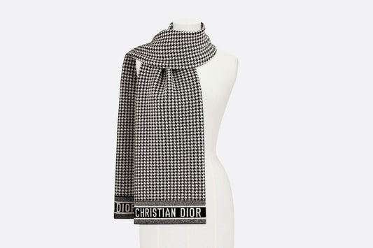30 Montaigne Scarf • Black and White Blended Cashmere Knit