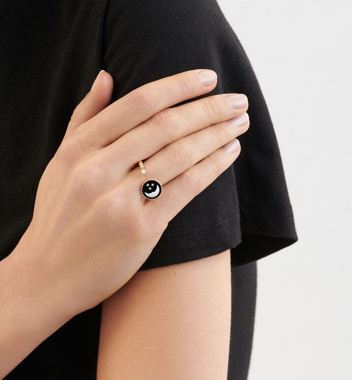 Rose Céleste Ring • Yellow and White Gold, Diamond, Onyx and Mother-of-Pearl