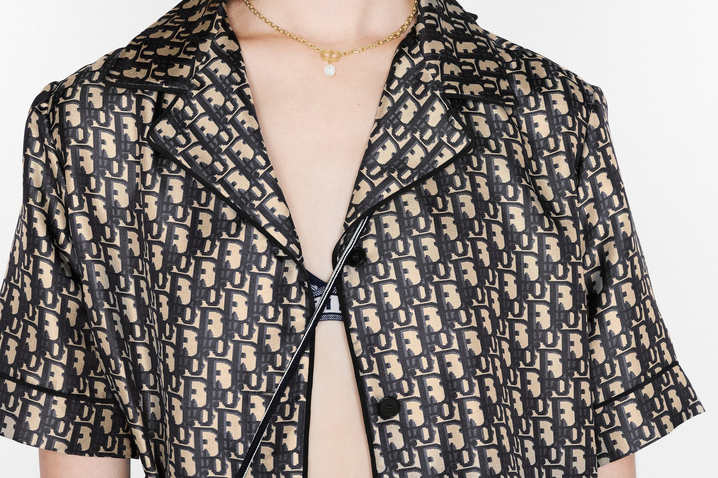 Petit CD Necklace • Gold-Finish Metal with a White Resin Pearl