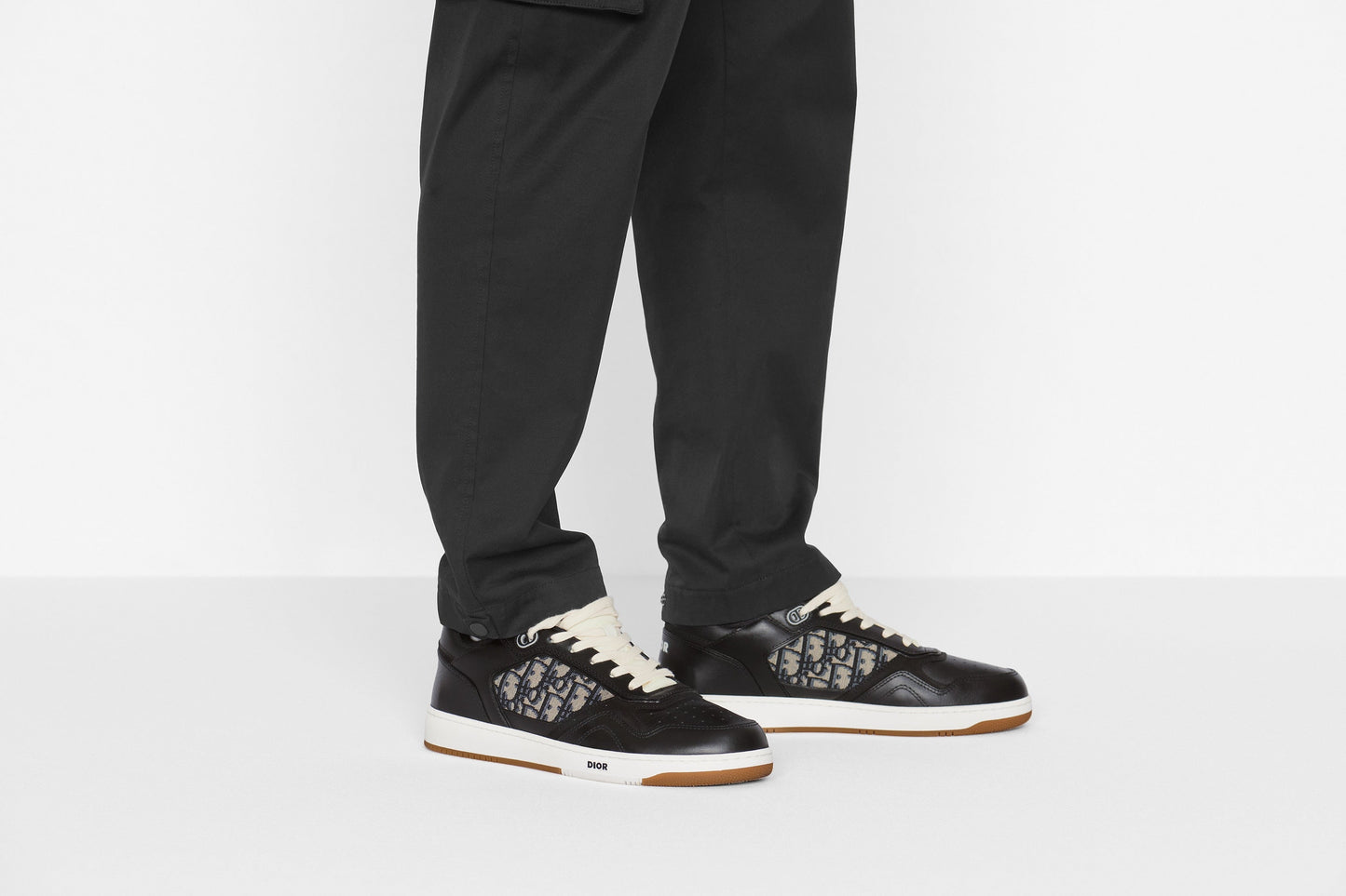 B27 Low-Top Sneaker • Black Smooth Calfskin with Beige and Black Dior Oblique Jacquard