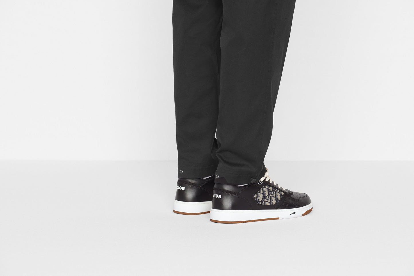 B27 Low-Top Sneaker • Black Smooth Calfskin with Beige and Black Dior Oblique Jacquard