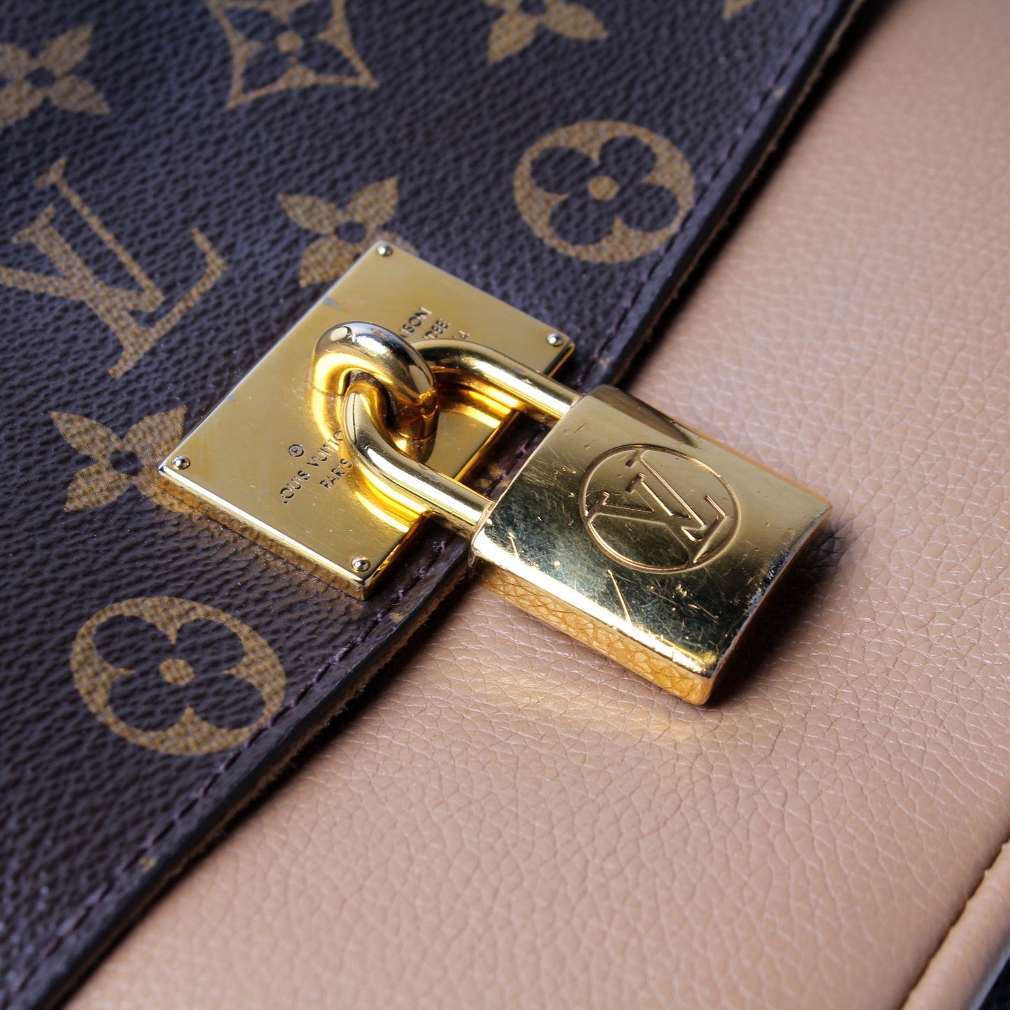 Marignan Messenger Monogram