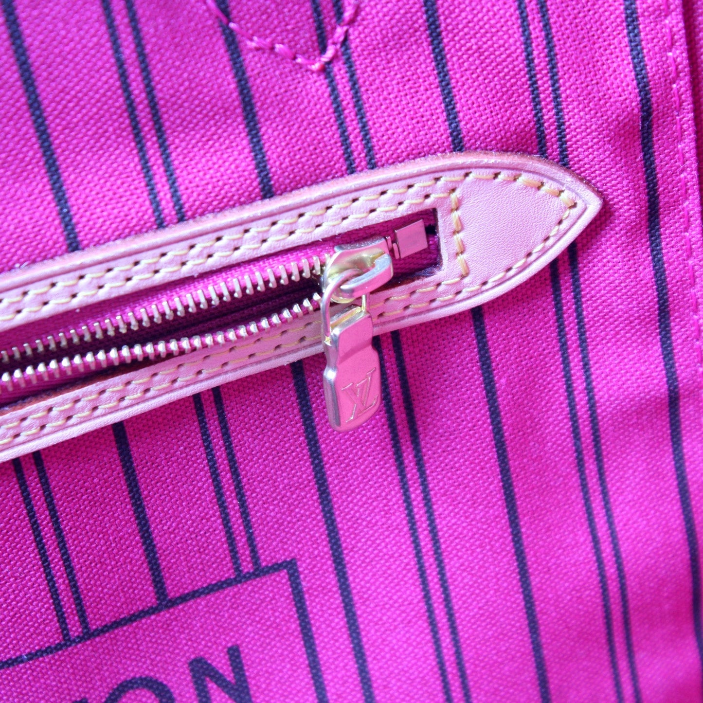 Neverfull MM W/ Wallet Monogram