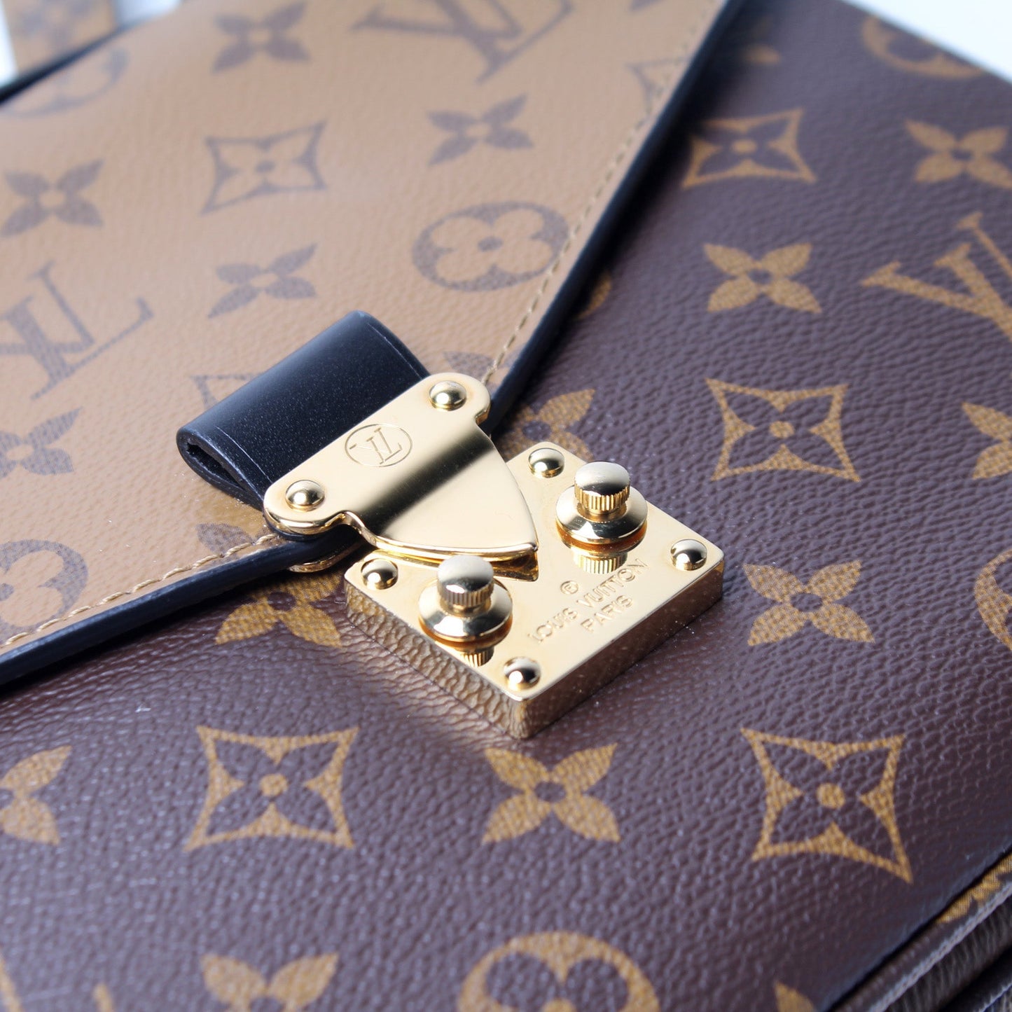 Pochette Metis Reverse Monogram