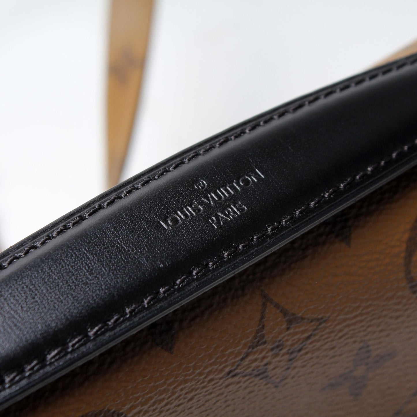 Pochette Metis Reverse Monogram