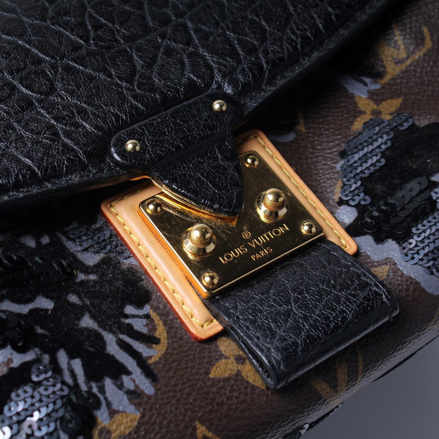 Carrousel Fleur De Jais Monogram