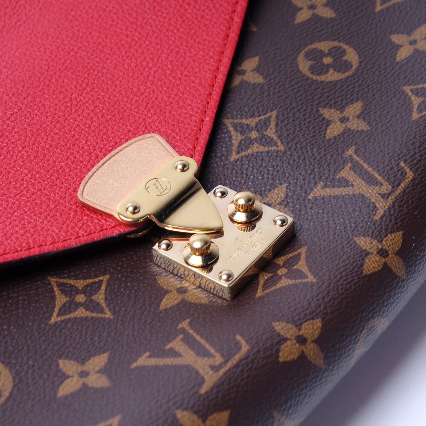 Pallas Chain Monogram