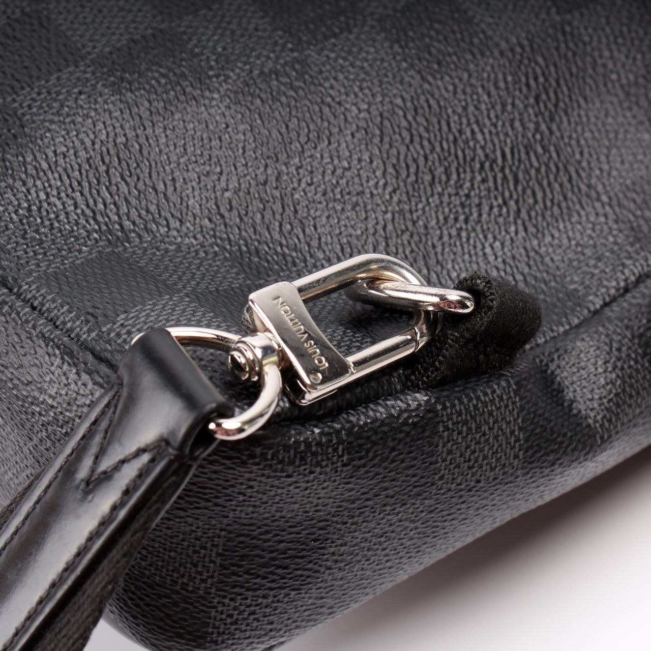 Avenue Sling Bag Damier Graphite