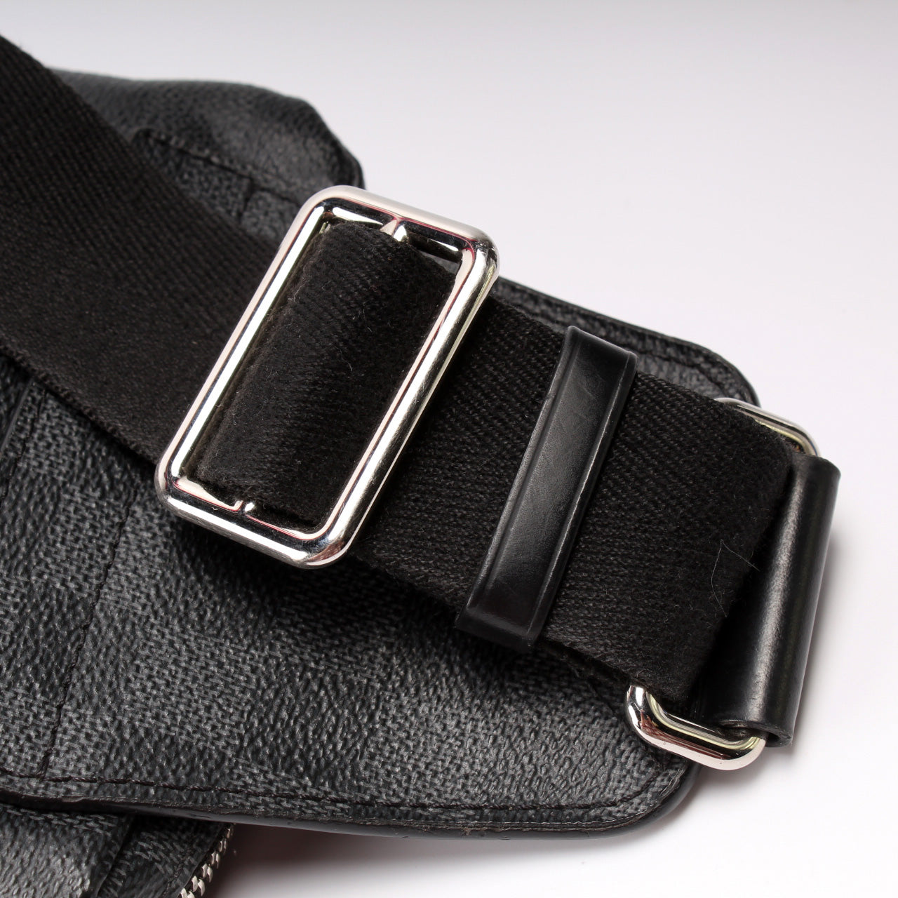 Avenue Sling Bag Damier Graphite