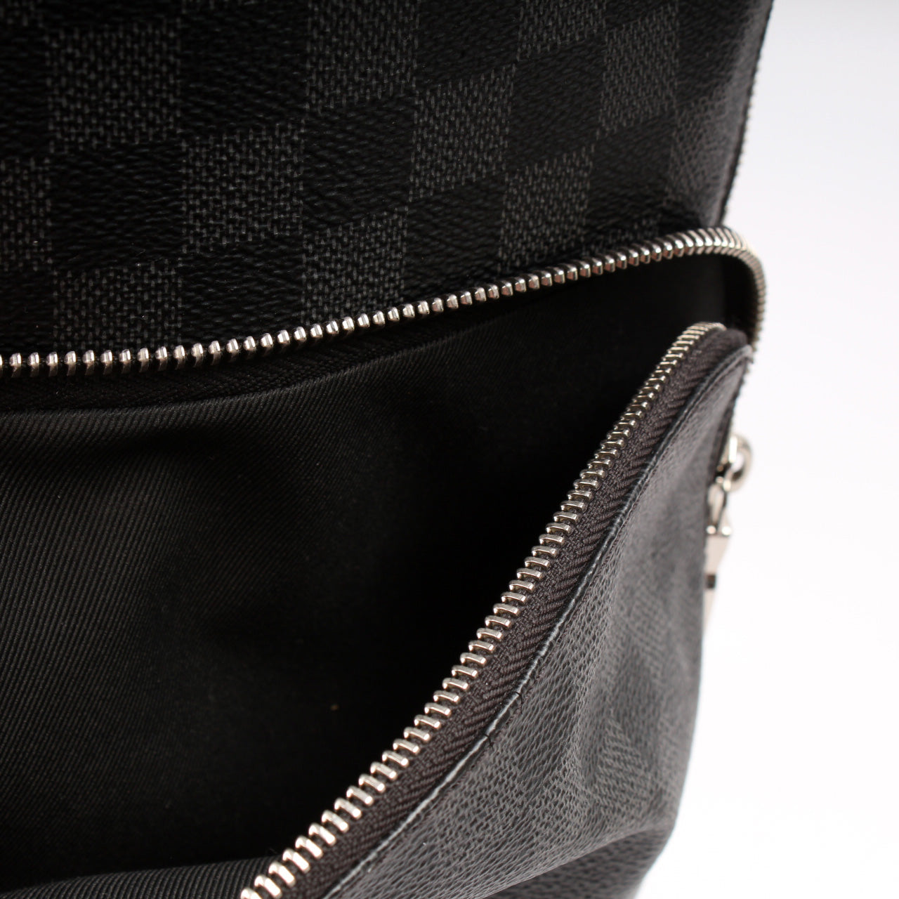 Avenue Sling Bag Damier Graphite