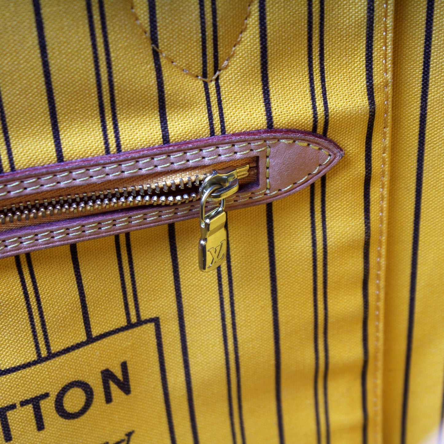 Neverfull MM W/ Wallet Monogram