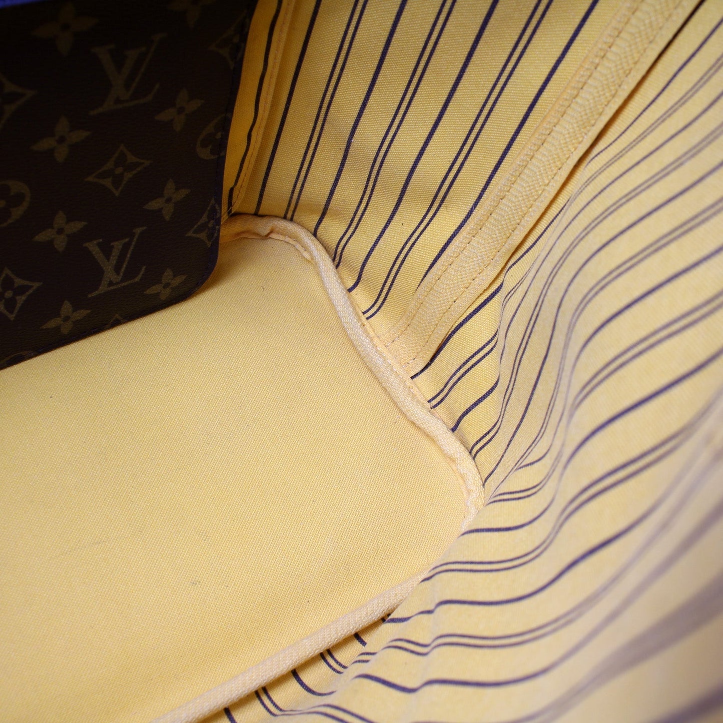 Neverfull MM W/ Wallet Monogram