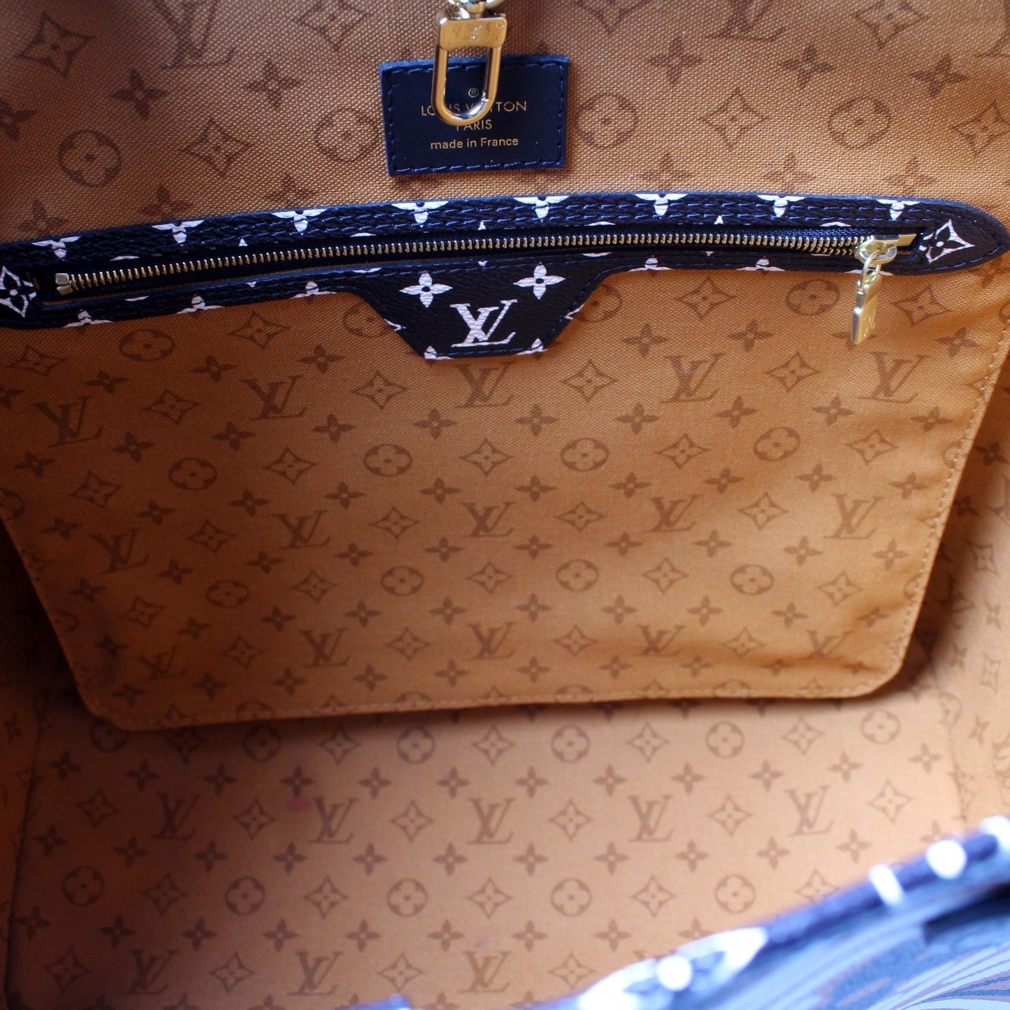 Neverfull MM Giant Crafty Monogram