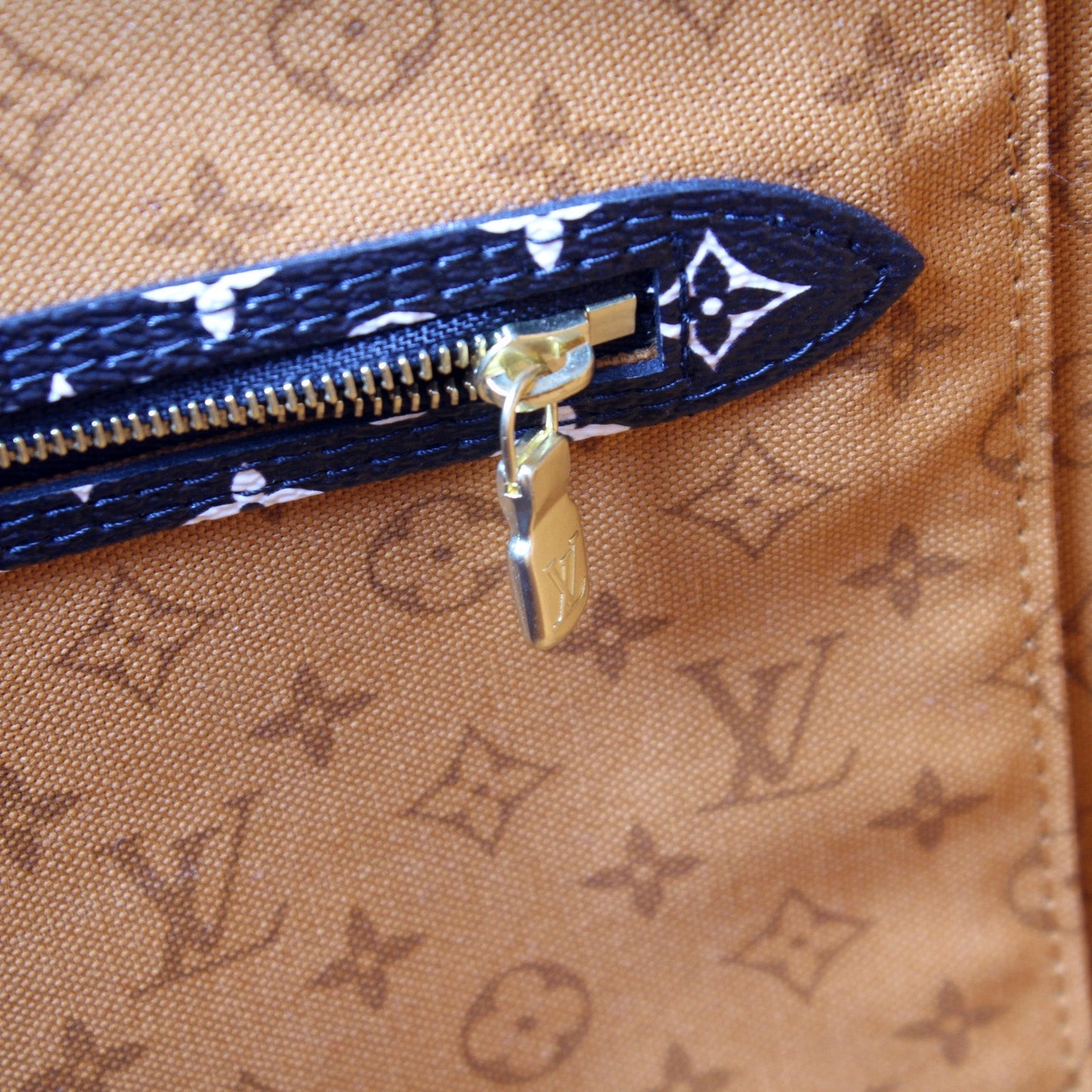 Neverfull MM Giant Crafty Monogram