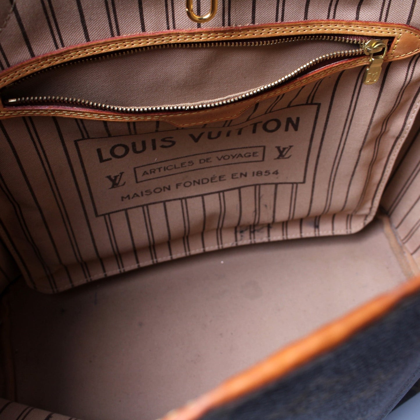 Neverfull MM W/ Wallet Monogram