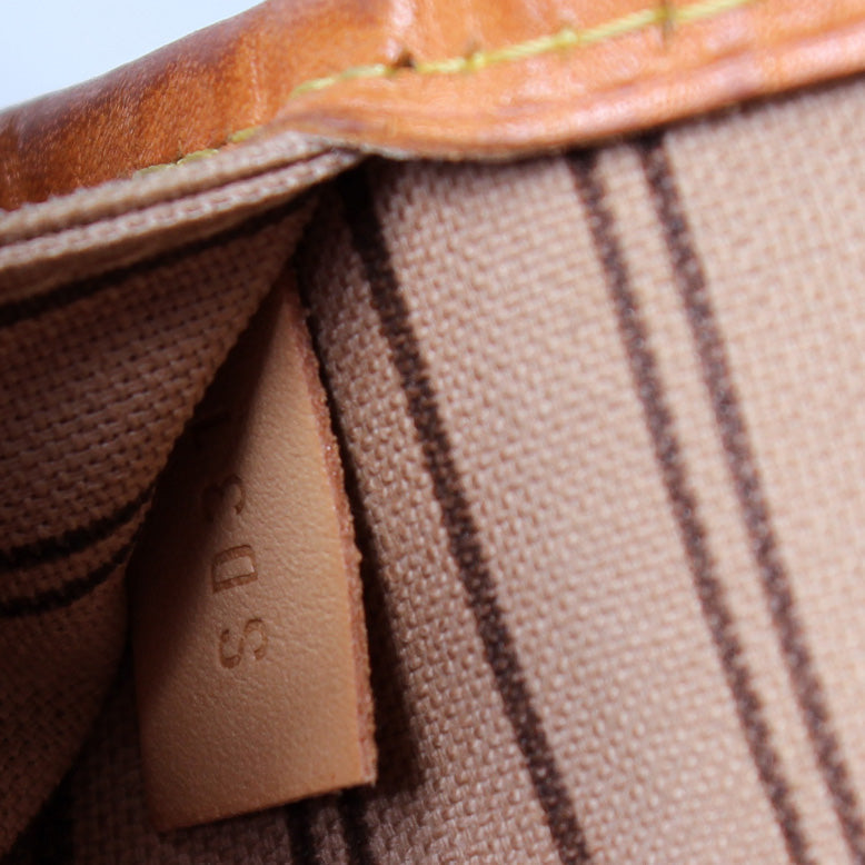 Neverfull MM W/ Wallet Monogram