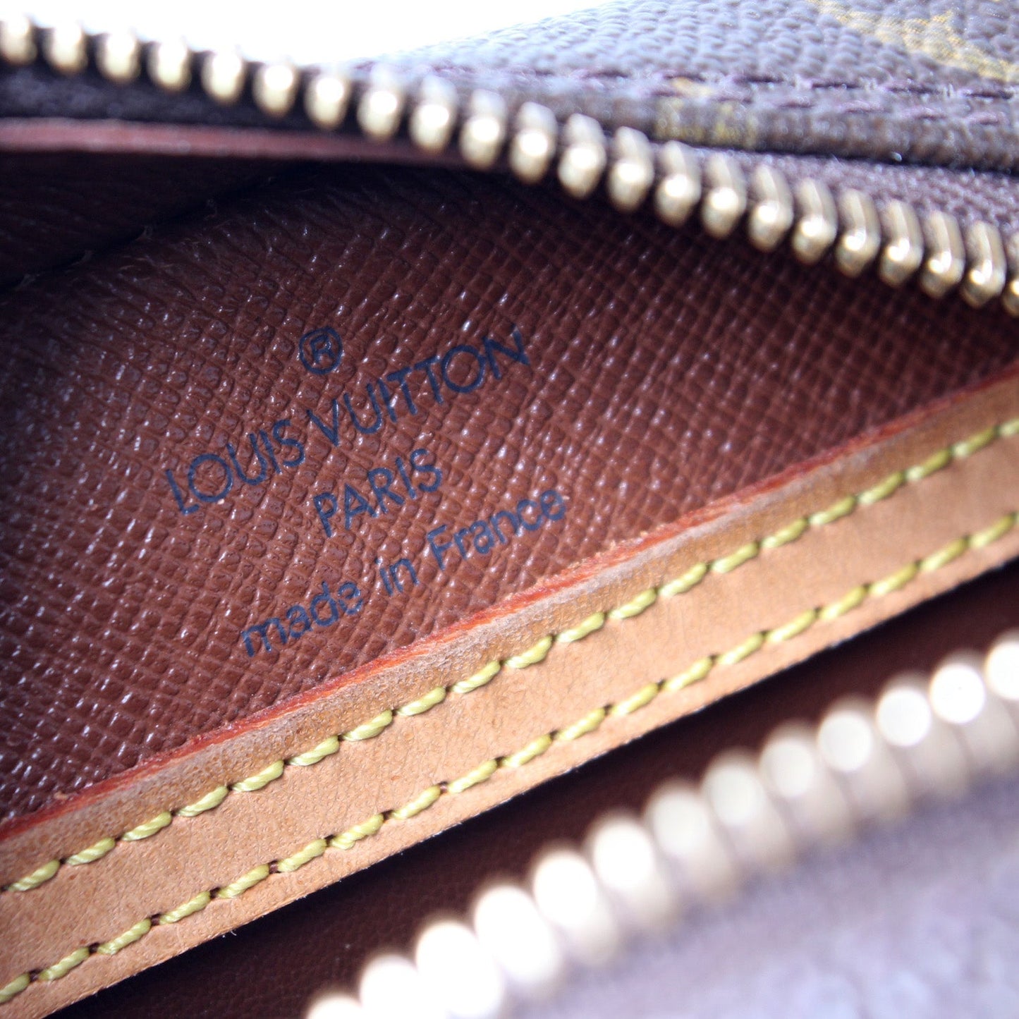 Blois Crossbody Monogram