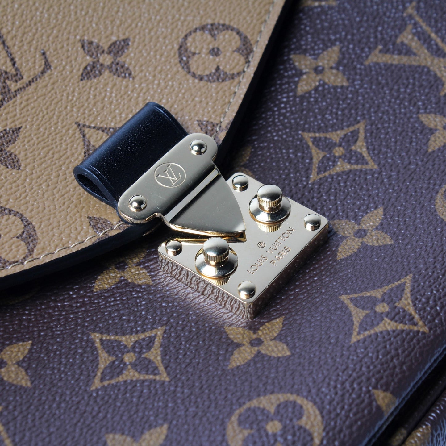 Pochette Metis Reverse Monogram