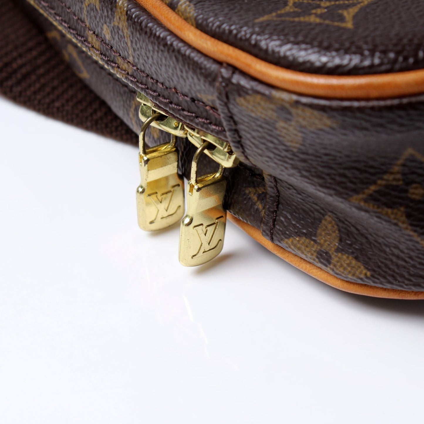 Pochette Gange Monogram