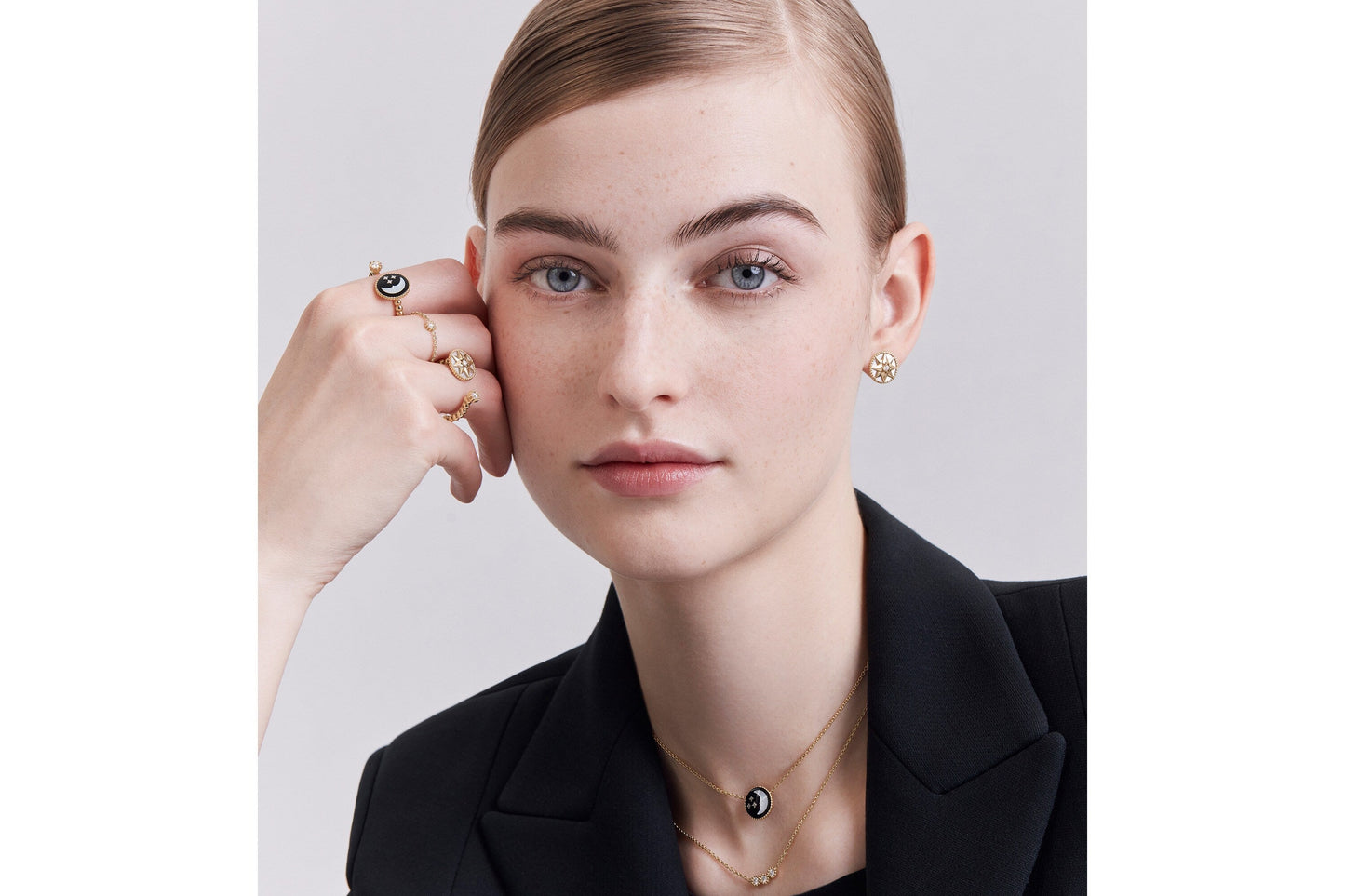 Rose Céleste Ring • Yellow and White Gold, Diamond, Onyx and Mother-of-Pearl