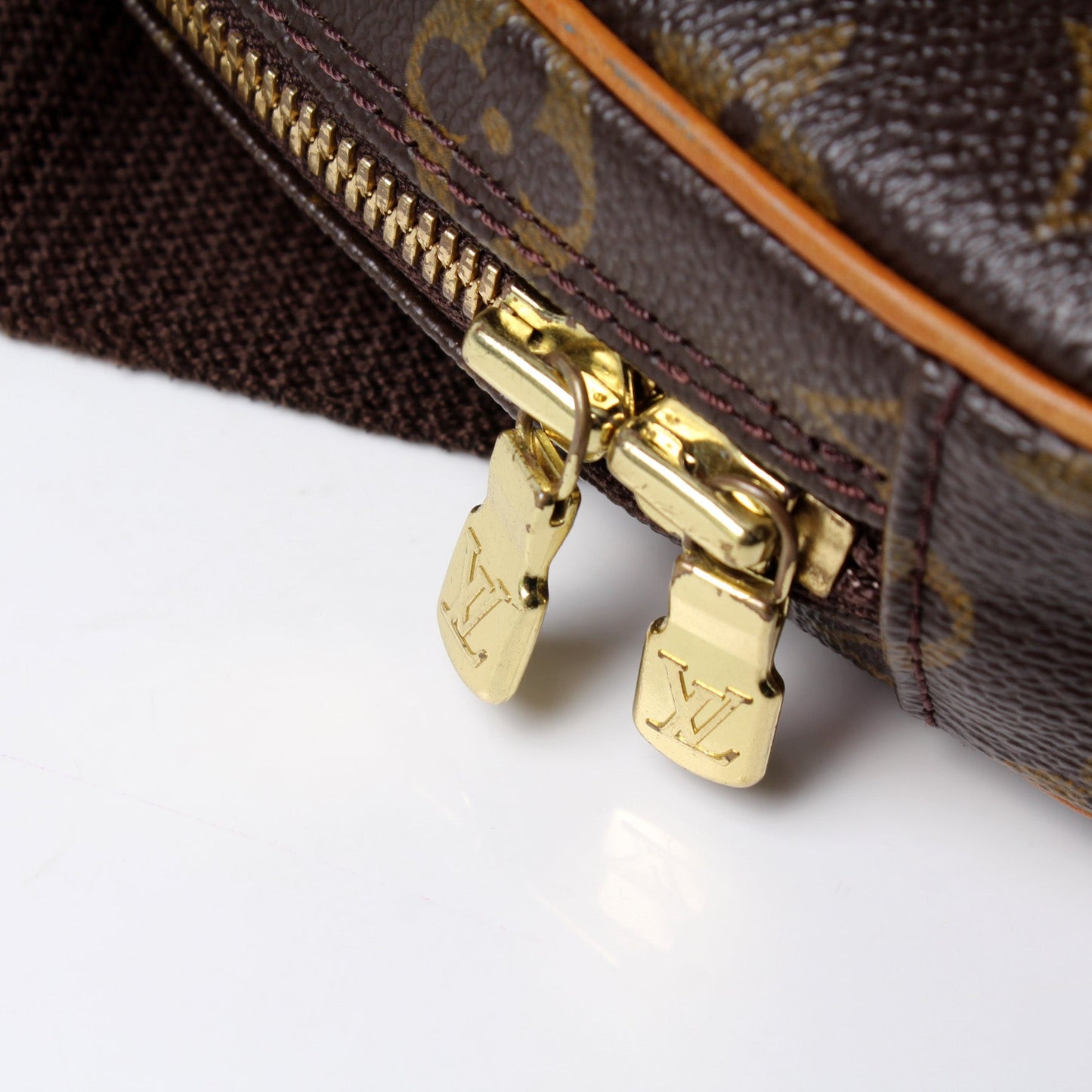 Pochette Gange Monogram