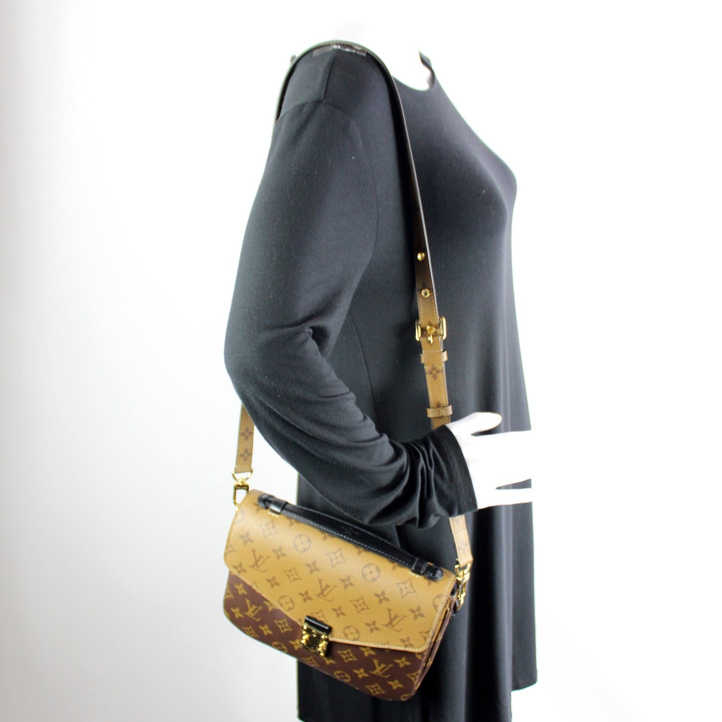 Pochette Metis Reverse Monogram