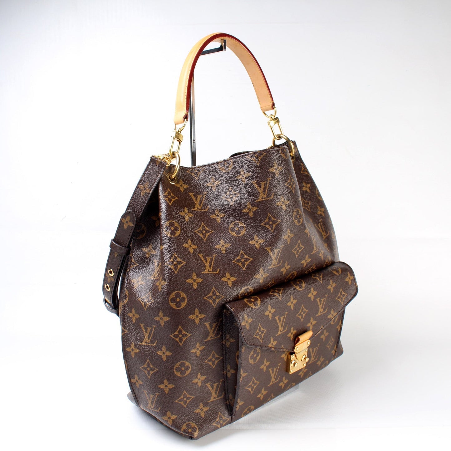 Metis Shoulder Monogram