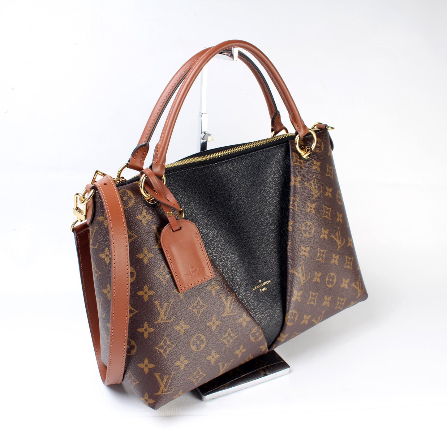 V Tote MM Monogram