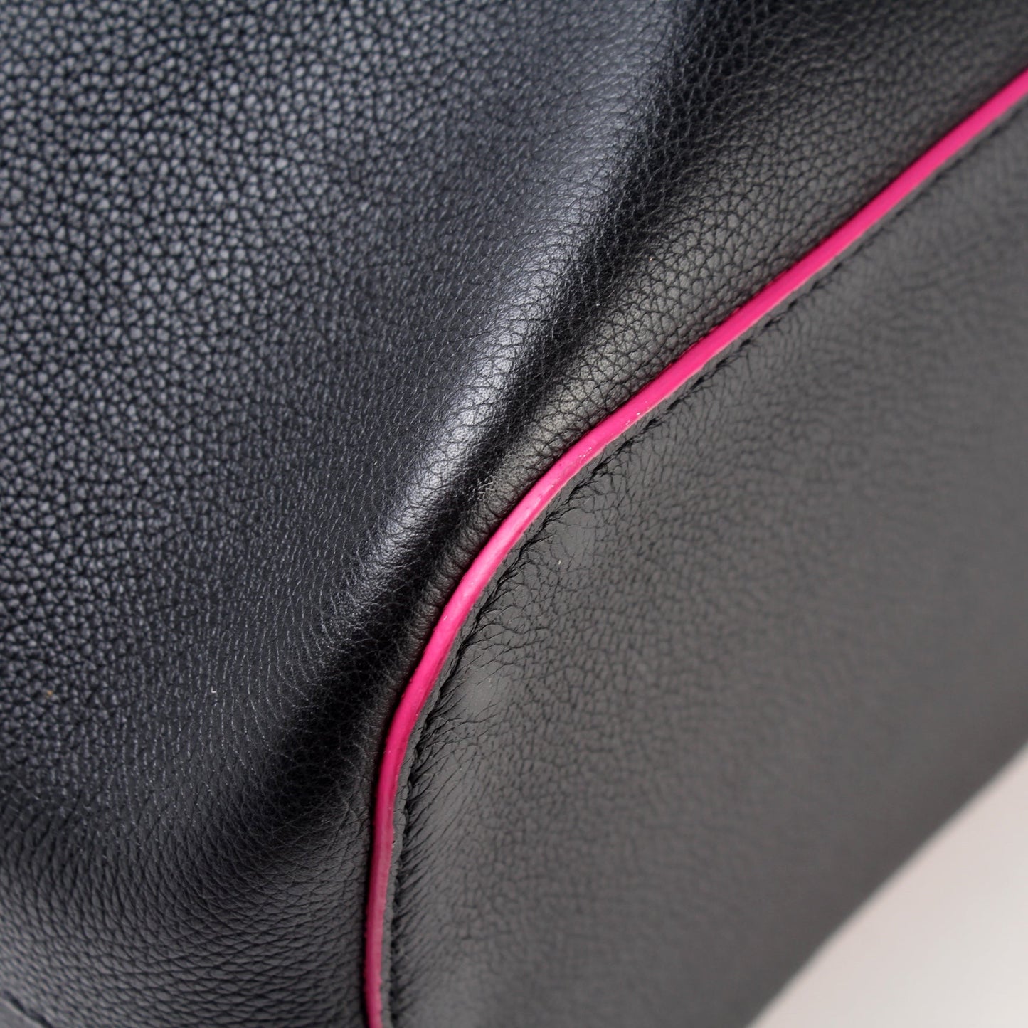 Lockme Bucket Bag Calfskin