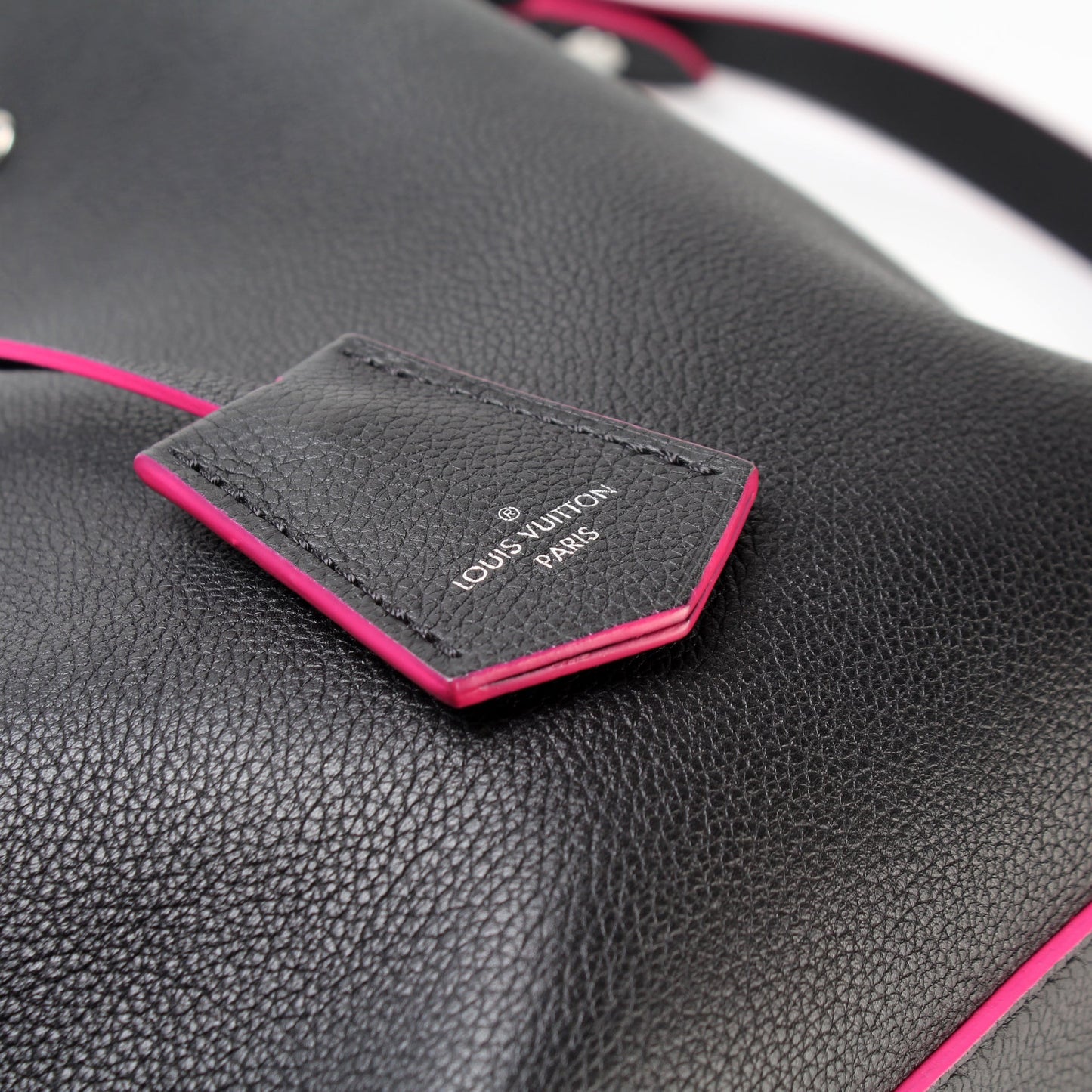 Lockme Bucket Bag Calfskin