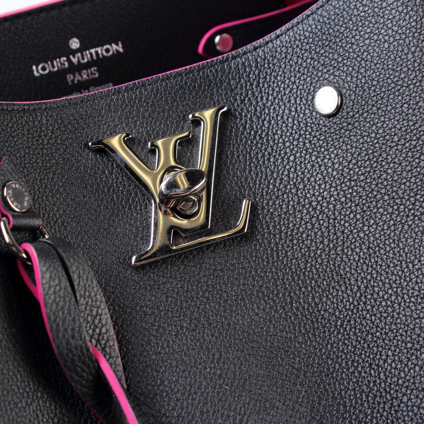 Lockme Bucket Bag Calfskin