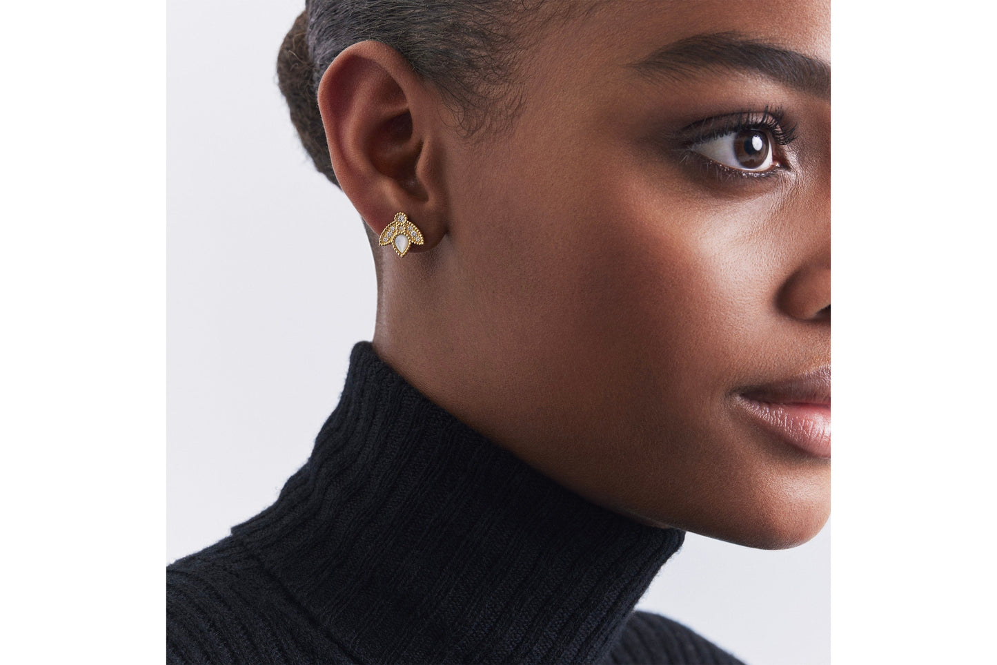 Rose Des Vents Earring • Yellow Gold, Diamonds and Mother-of-Pearl