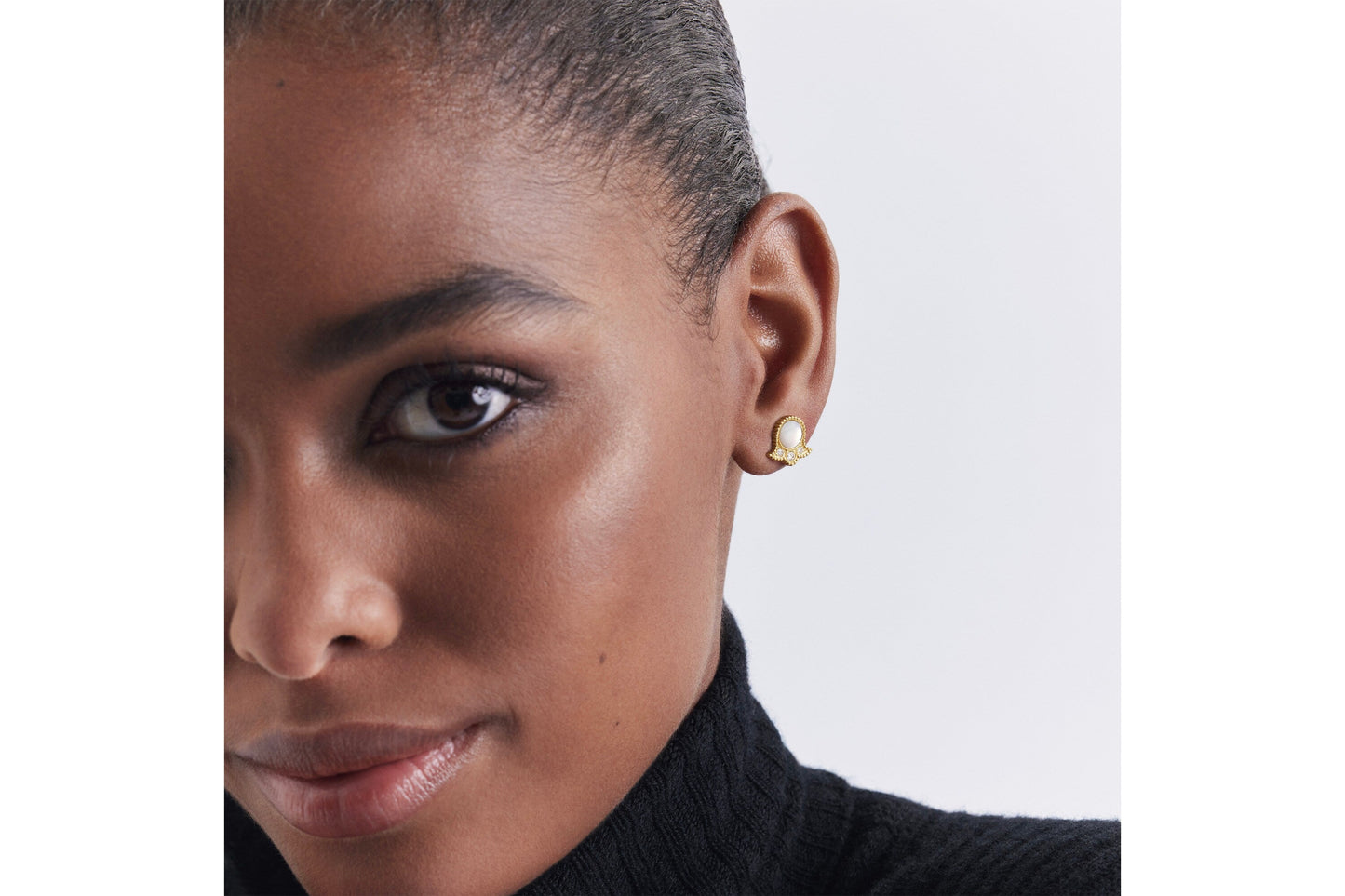 Rose Des Vents Earring • Yellow Gold, Diamonds and Mother-of-Pearl