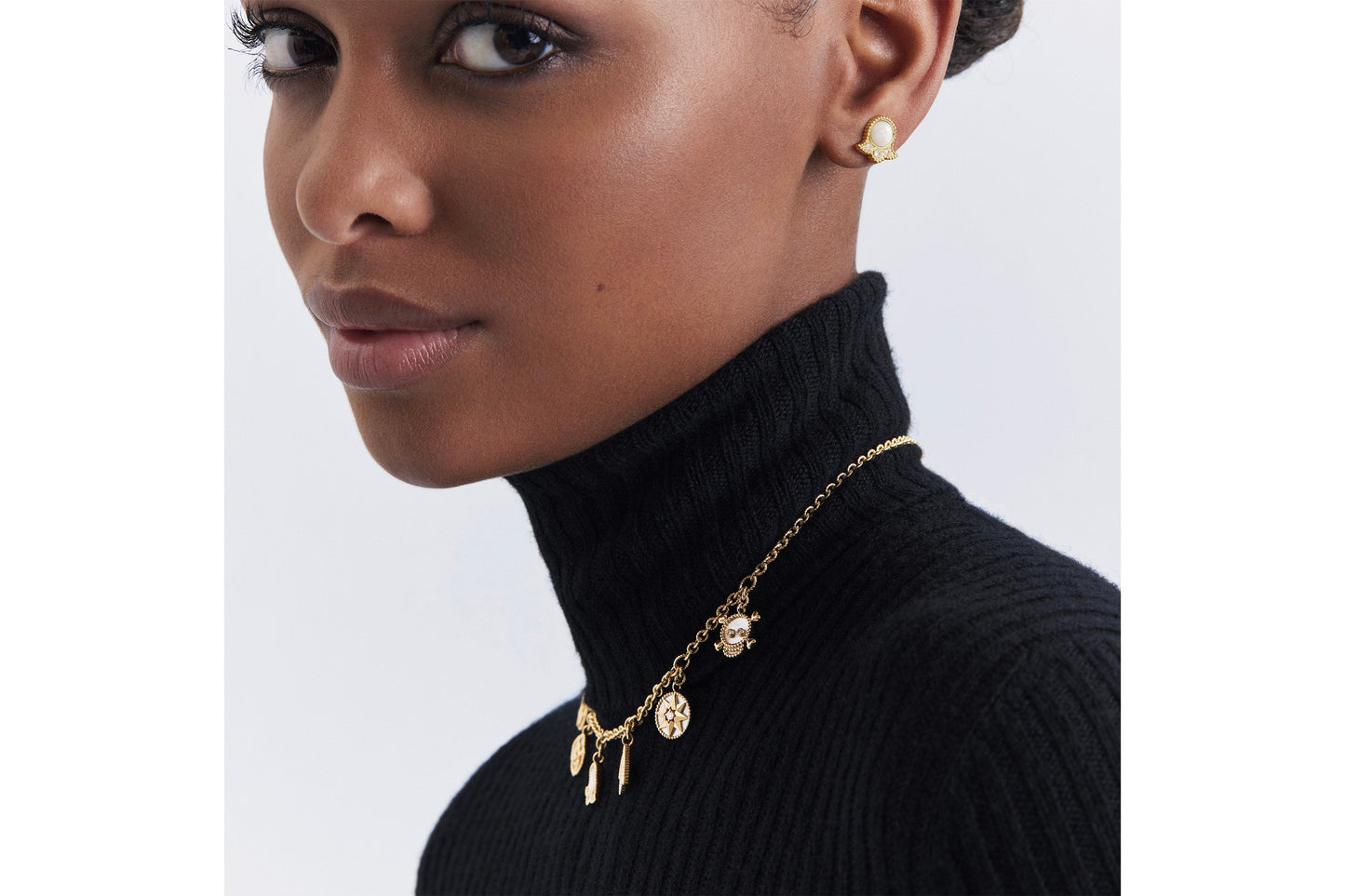 Rose Des Vents Earring • Yellow Gold, Diamonds and Mother-of-Pearl