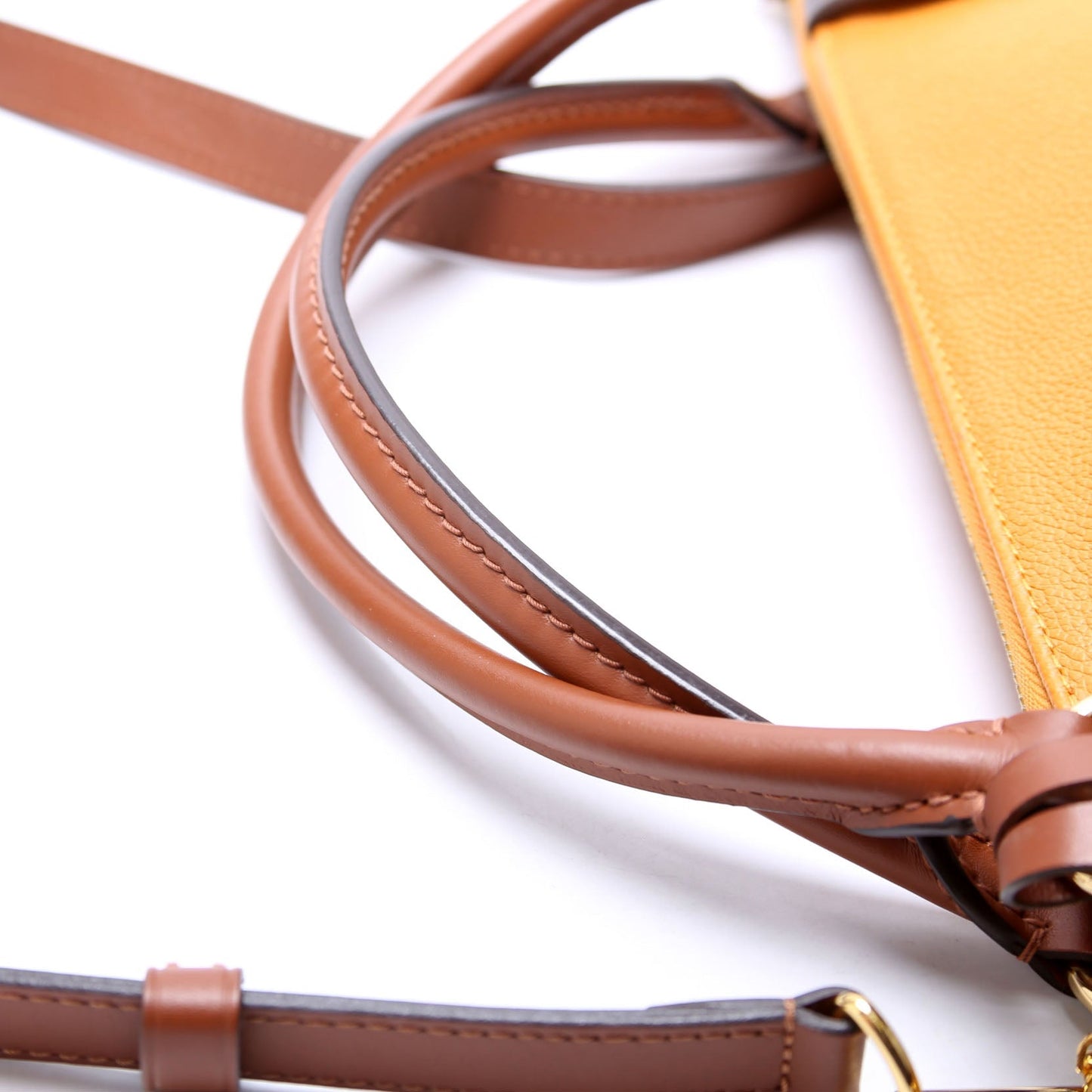 V Tote MM Monogram Orange