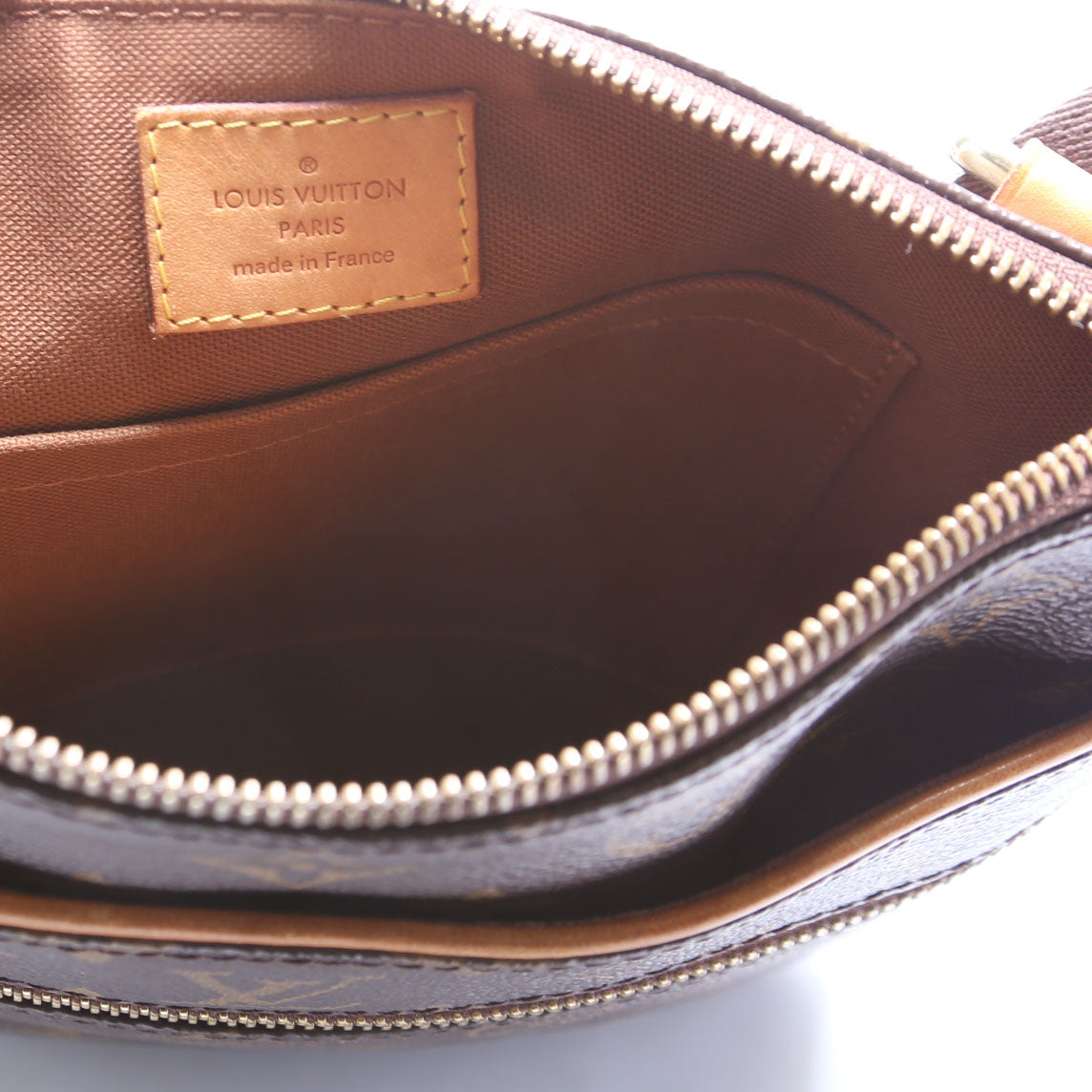 Pochette Valmy Monogram