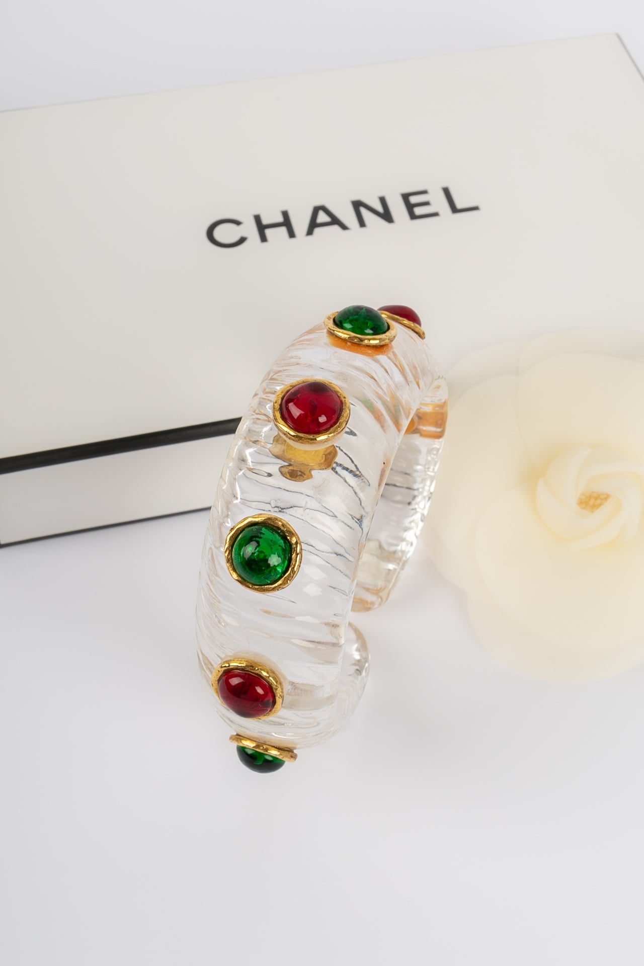 Bracelet en lucite Chanel