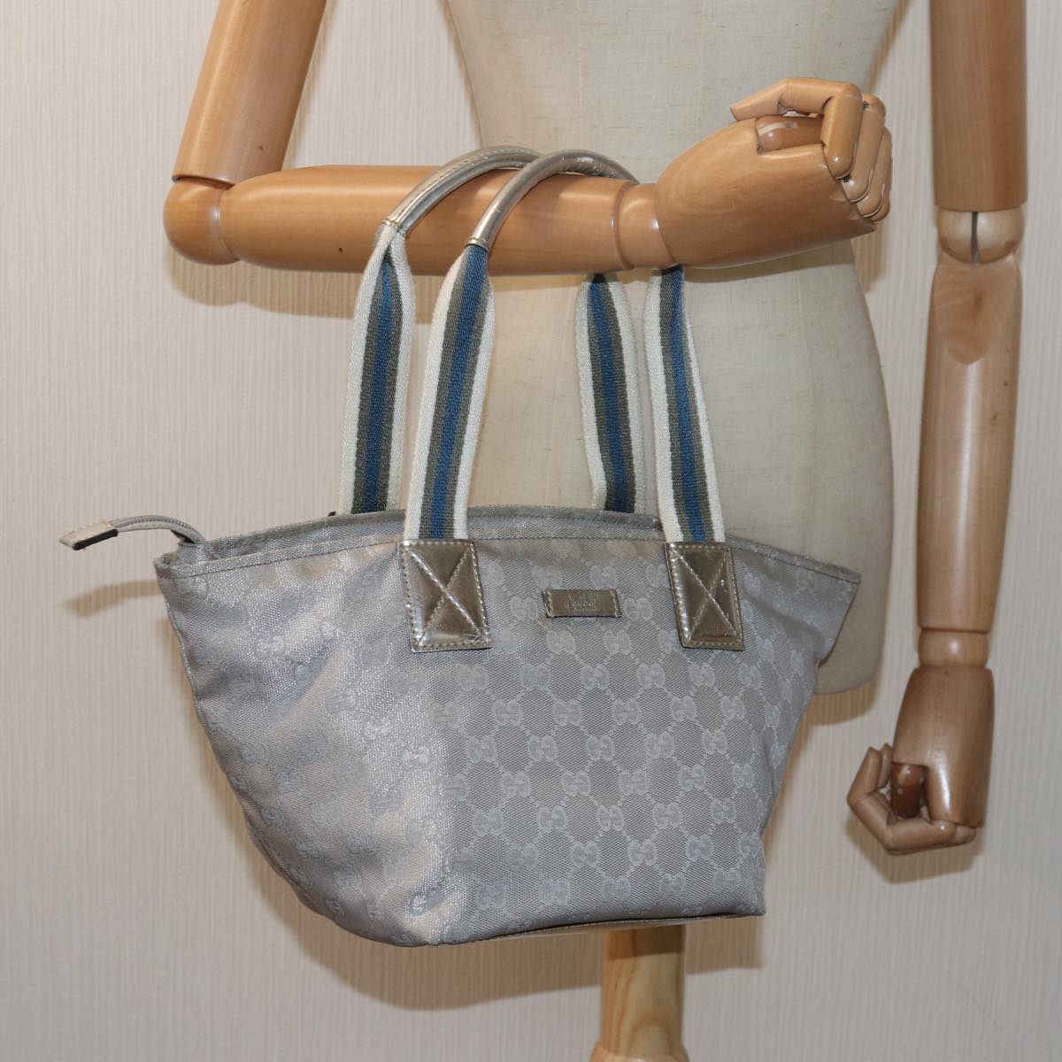 Gucci Gg Canvas Silver Canvas Tote Bag ()