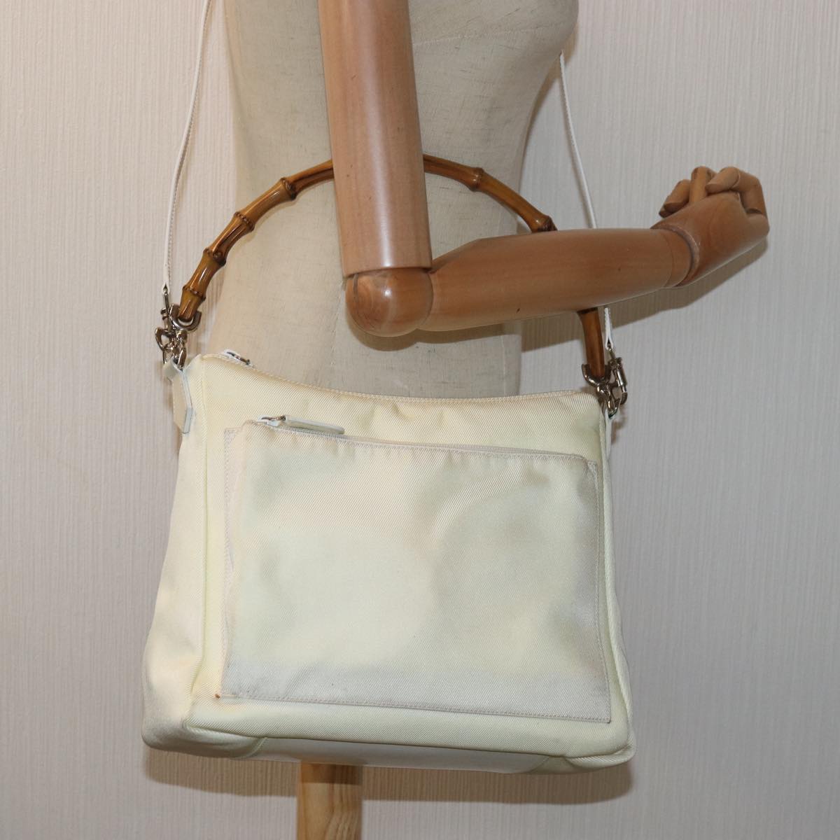 Gucci Bamboo White Synthetic Shoulder Bag ()
