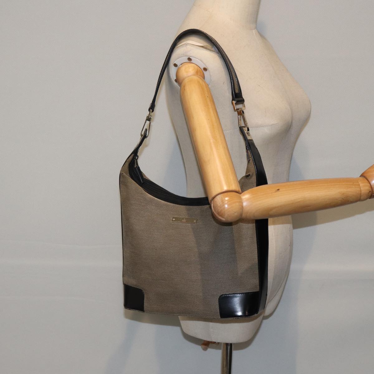 Gucci Jackie Beige Canvas Shoulder Bag ()